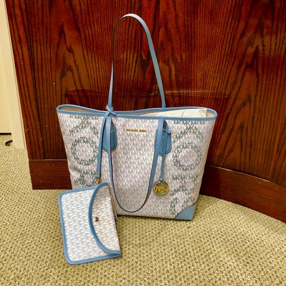 Michael Kors Handbags - Michael Kors Large Tote!